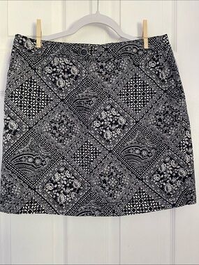 🚨Priced for quick sale🚨 Karen Scott Black and White Patterned Mini Skirt